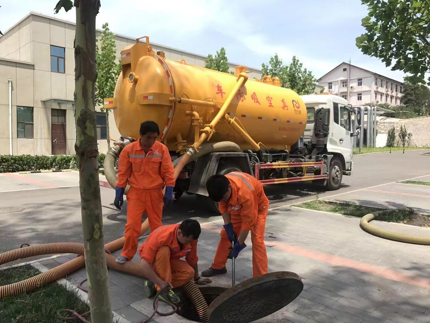 右玉化粪池清理与5-8吨吸粪车施工效率分析